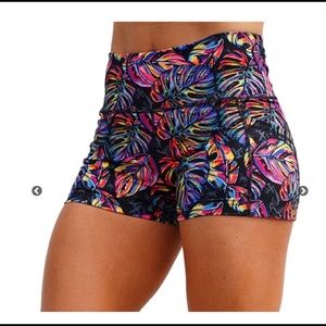 CVG-Tropic Like it’s Hot 2.5 in shorts